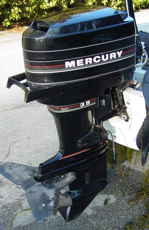 Лодочный мотор год выпуска. Лодочный мотор Меркури 50. Лодочный мотор Mercury 40. Лодочный мотор Меркурий 20 двухтактный. Mercury лодочные моторы 3.5.